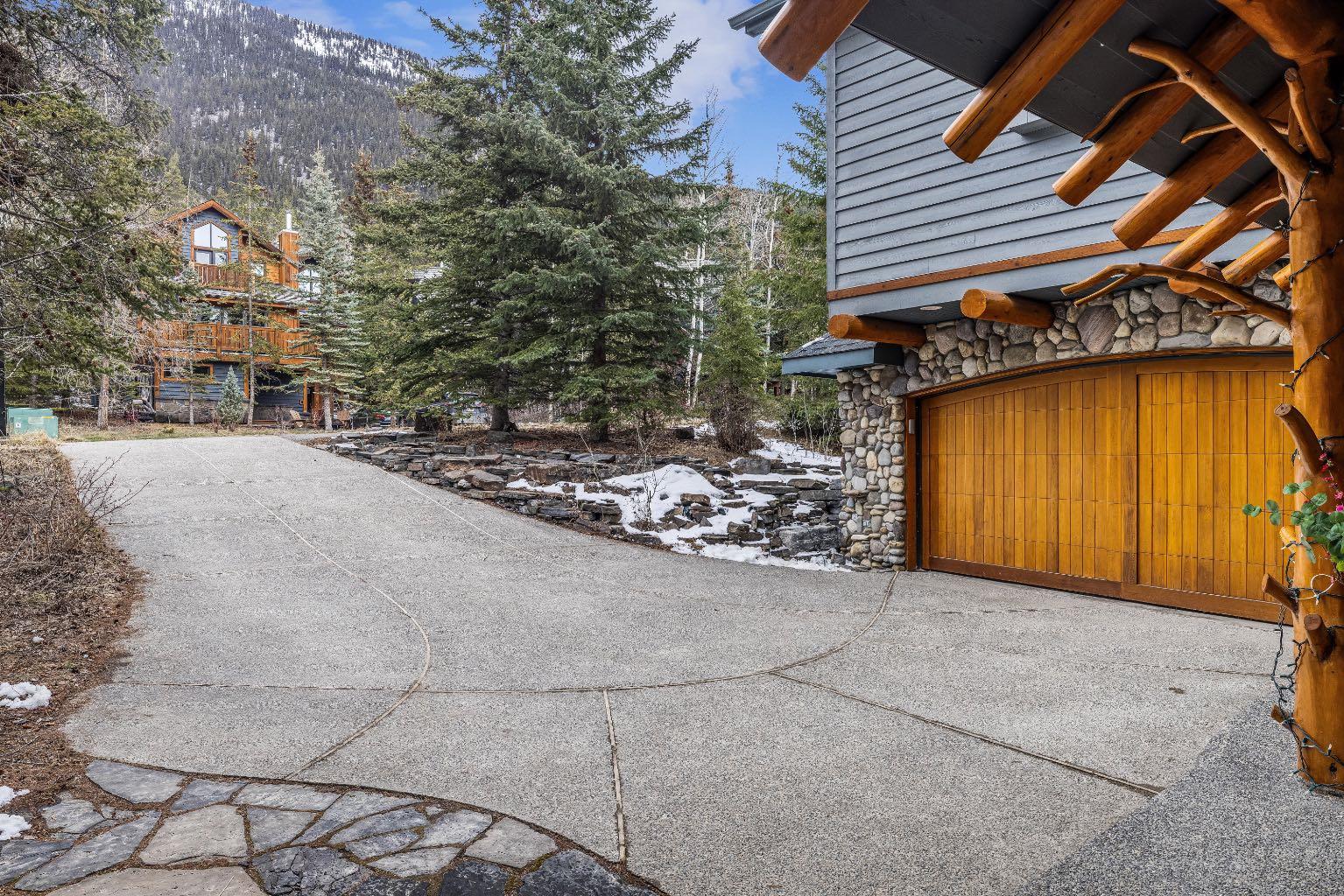 109 Silvertip Ridge