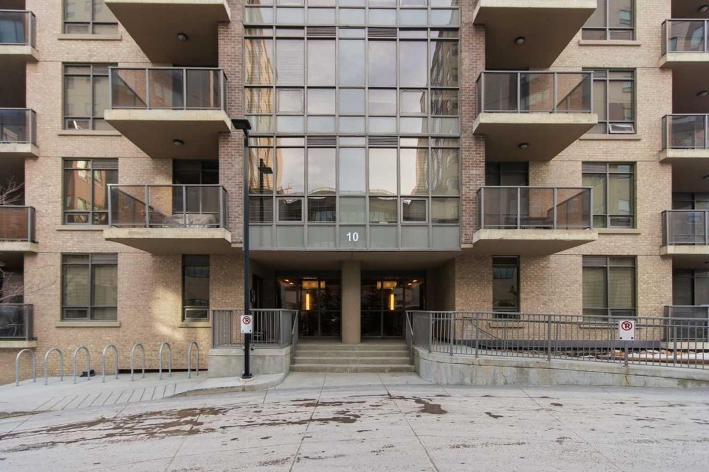 Photo of 10 Shawnee Hill SW #404, Calgary, AB T2Y 0K5 (MLS # A2290193)