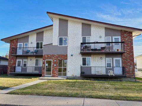 Photo of 1739 St Edwards Boulevard N #9, Lethbridge, AB T1H 1X2 (MLS # A2303396)