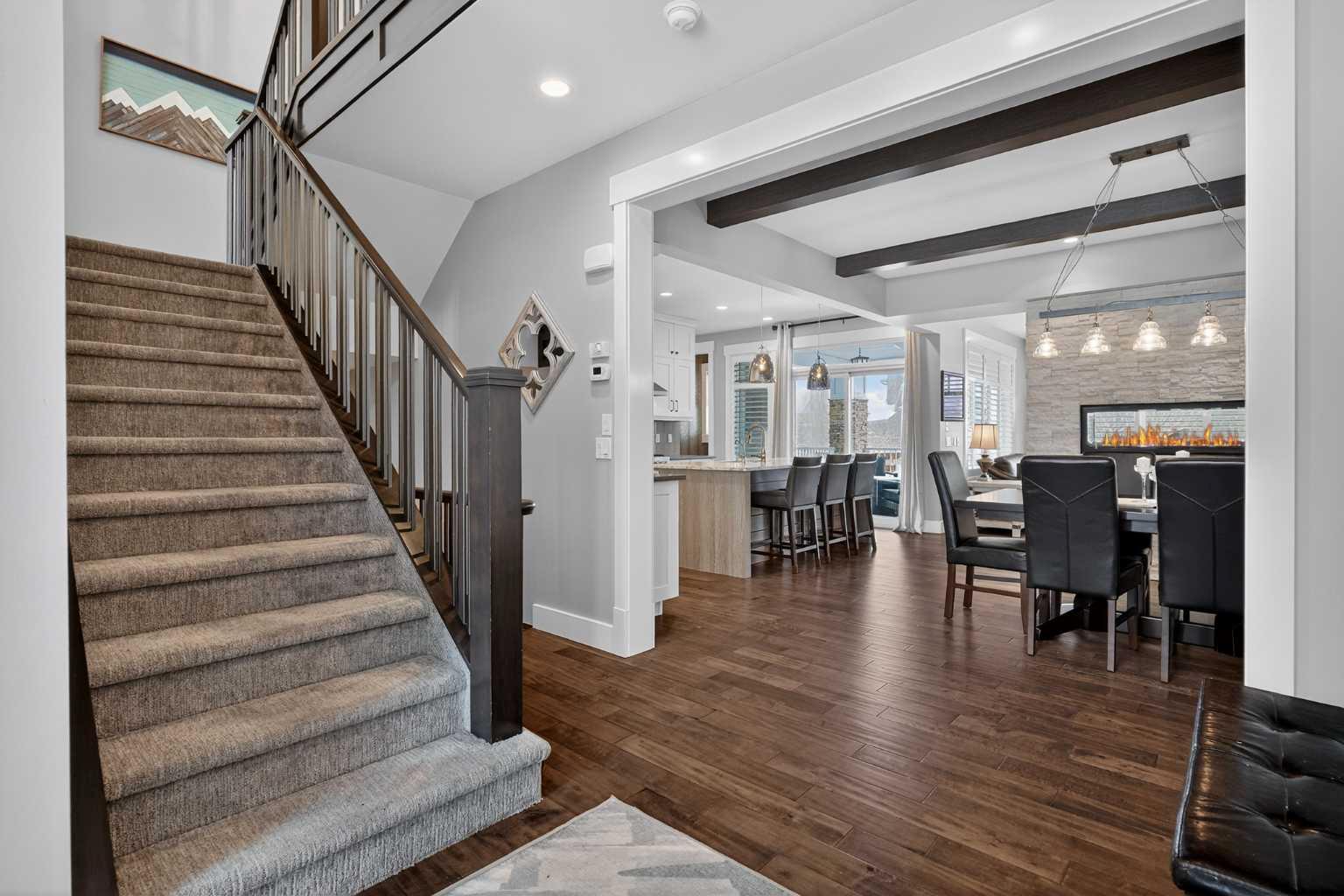 616 Coopers Crescent SW