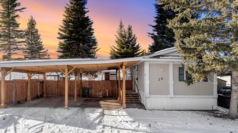3223 83 Street NW 38 Calgary AB T3B 5M8