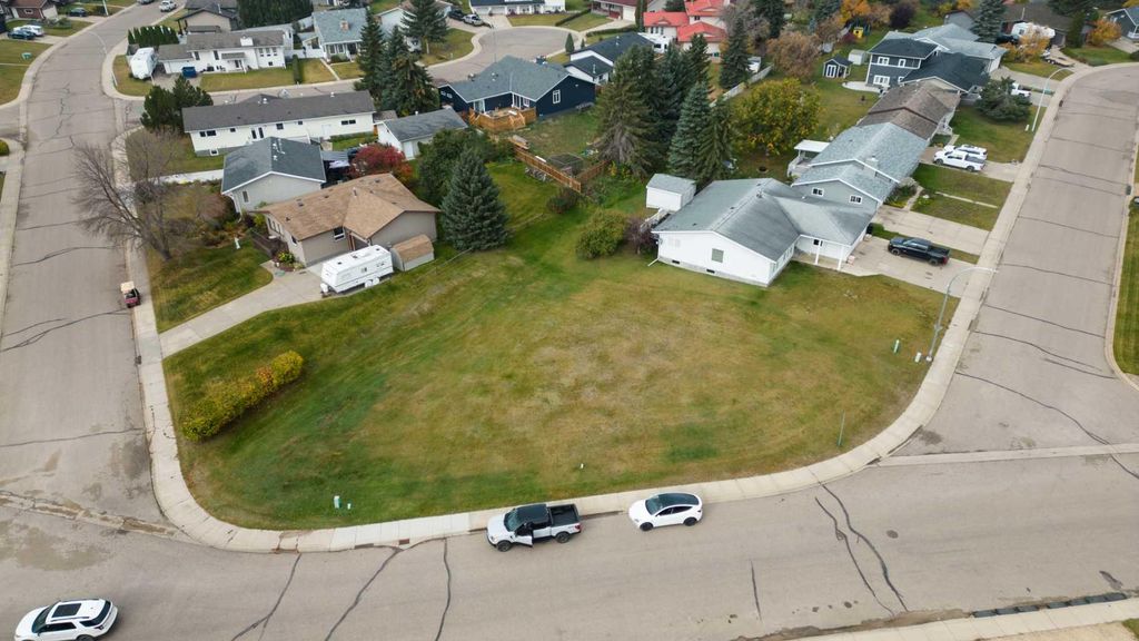 Photo of 2 Canary Crescent, Sedgewick, AB T0B 4C0 (MLS # A2085048)