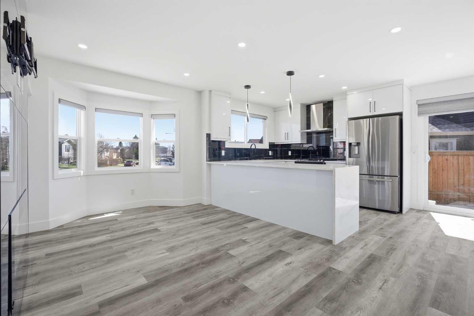248 Castledale Way NE