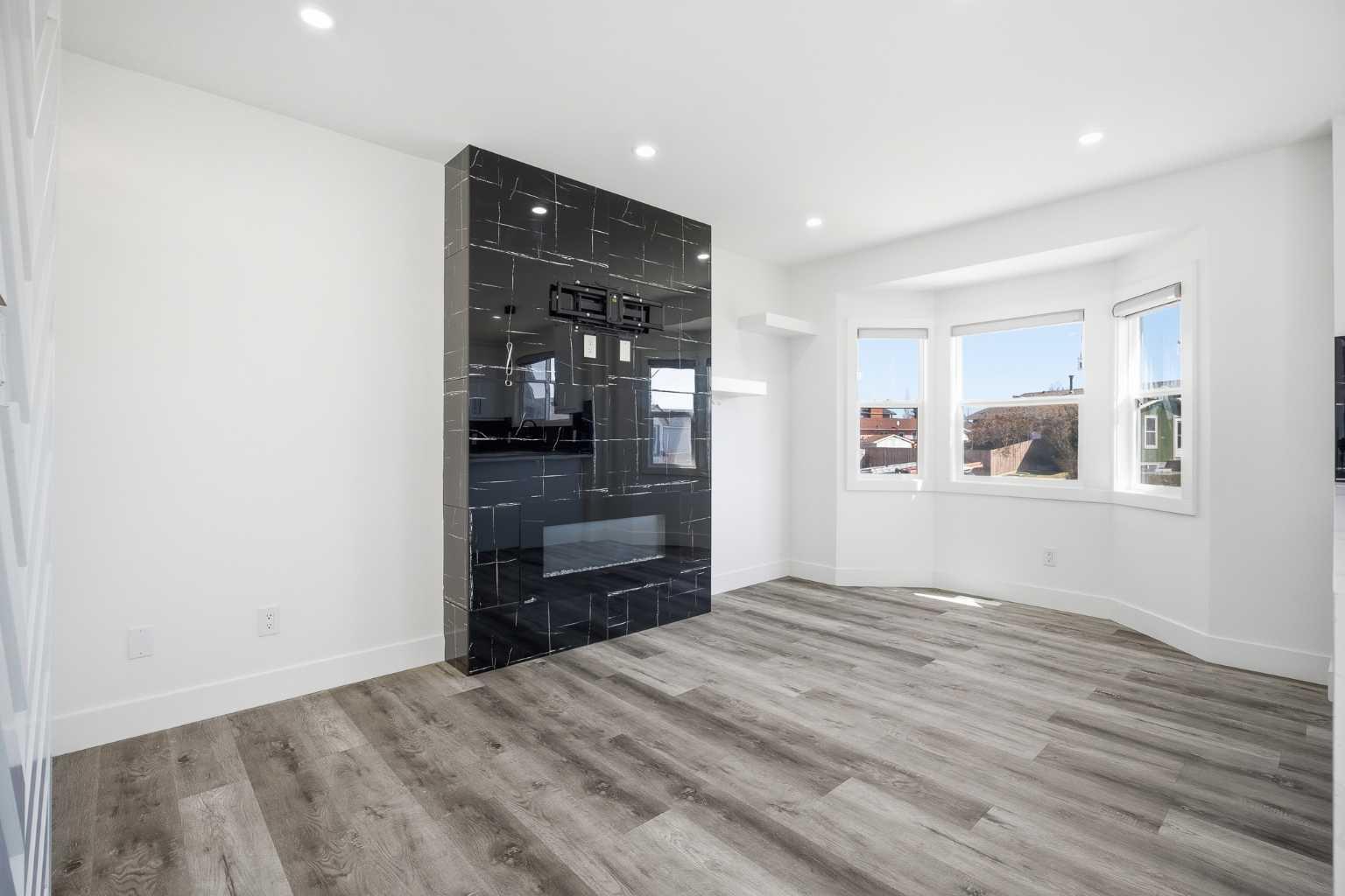 248 Castledale Way NE