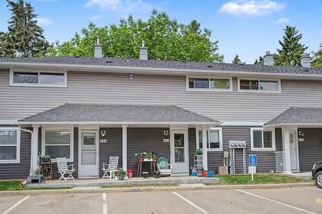 Photo of 633 Regal Park NE, Calgary, AB T2E 0S6 (MLS # A2314451)