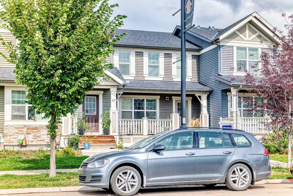 Photo of 41 Sunvalley Road, Cochrane, AB T4C 0H4 (MLS # A2342105)