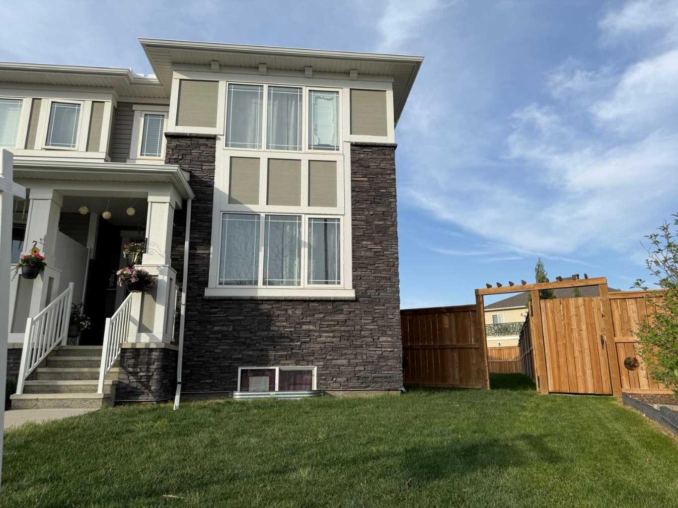 295 Carrington Circle NW