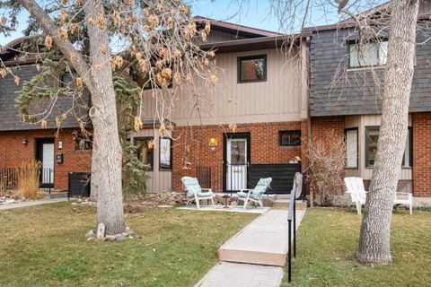 Photo of 918 17 Street NW, Calgary, AB T2N 2E4 (MLS # A2301655)