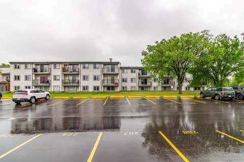 Photo of 295 Columbia Boulevard W #204B, Lethbridge, AB T1K 4B8 (MLS # A2319354)