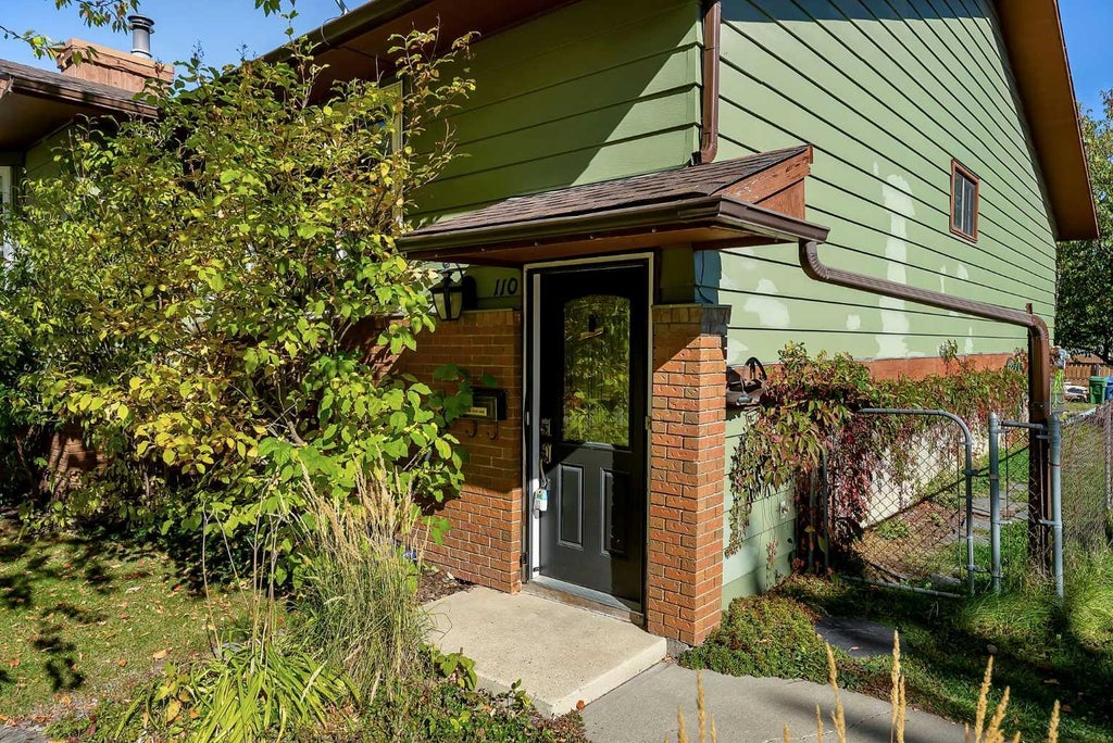Photo of 110 Beaconsfield Road NW, Calgary, AB T3K 1X9 (MLS # A2347528)
