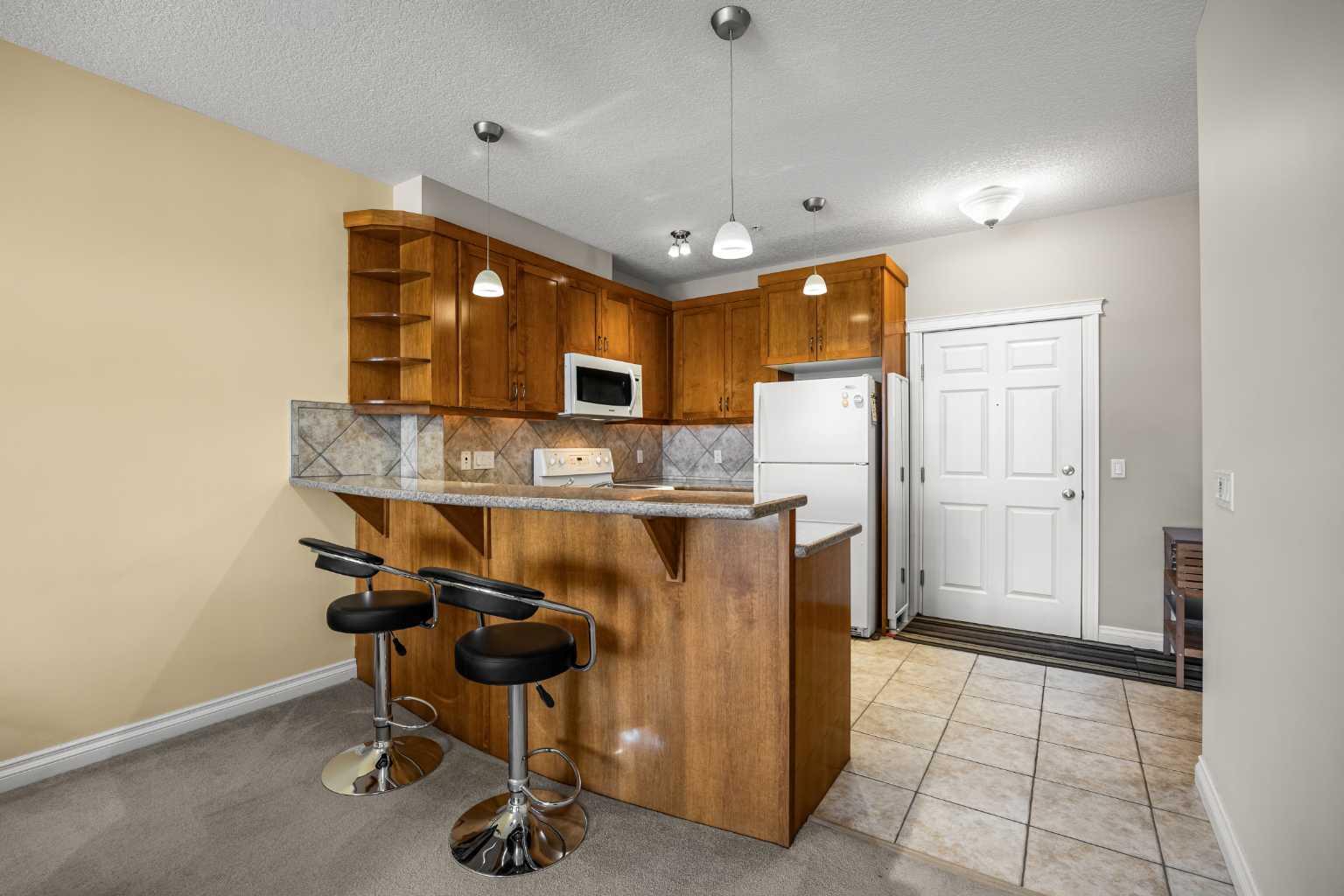 14 Hemlock Crescent SW 6309