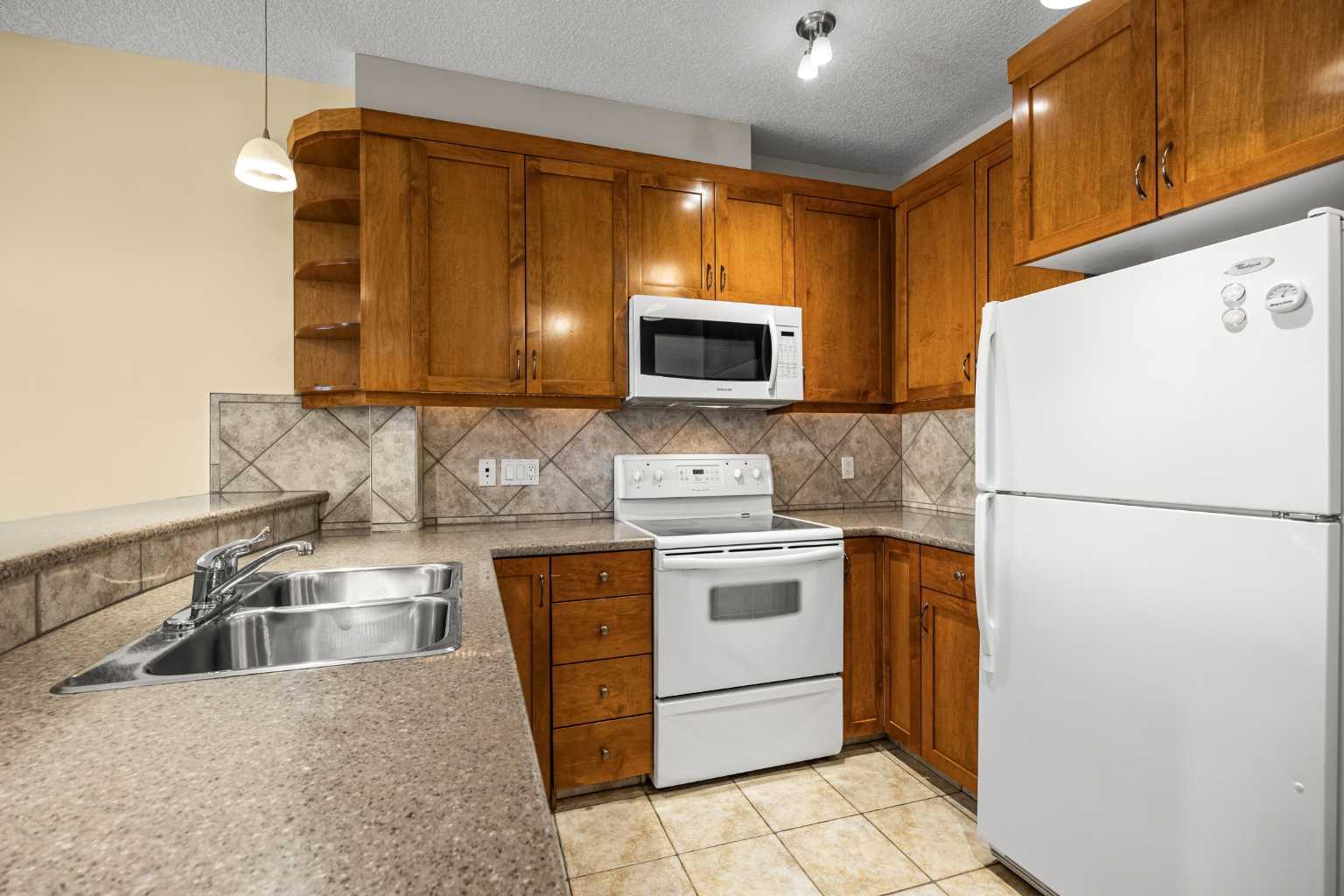 14 Hemlock Crescent SW 6309