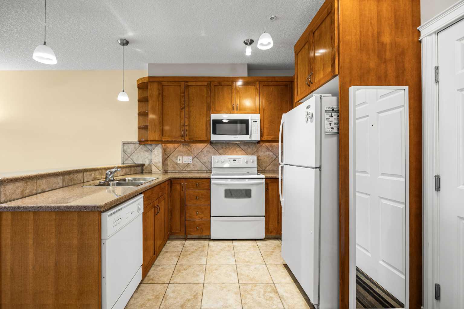 14 Hemlock Crescent SW 6309