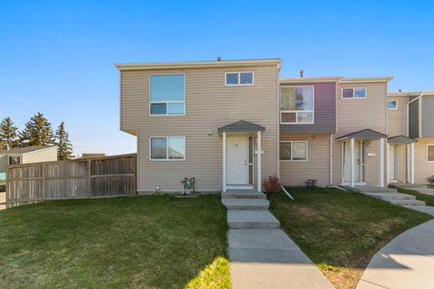 Photo of 5425 Pensacola Crescent SE #10, Calgary, AB T2A 2G7 (MLS # A2309647)
