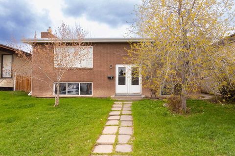 Photo of 2822 13 Avenue SE, Calgary, AB T2A 0J3 (MLS # A2302762)