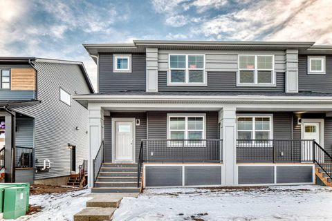 Photo of 241 BRIDGEPORT GATE, Chestermere, AB T1X 0B5 (MLS # A2316475)