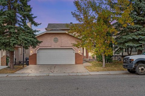 1024 Santana Road NW Calgary AB T3K 3M2