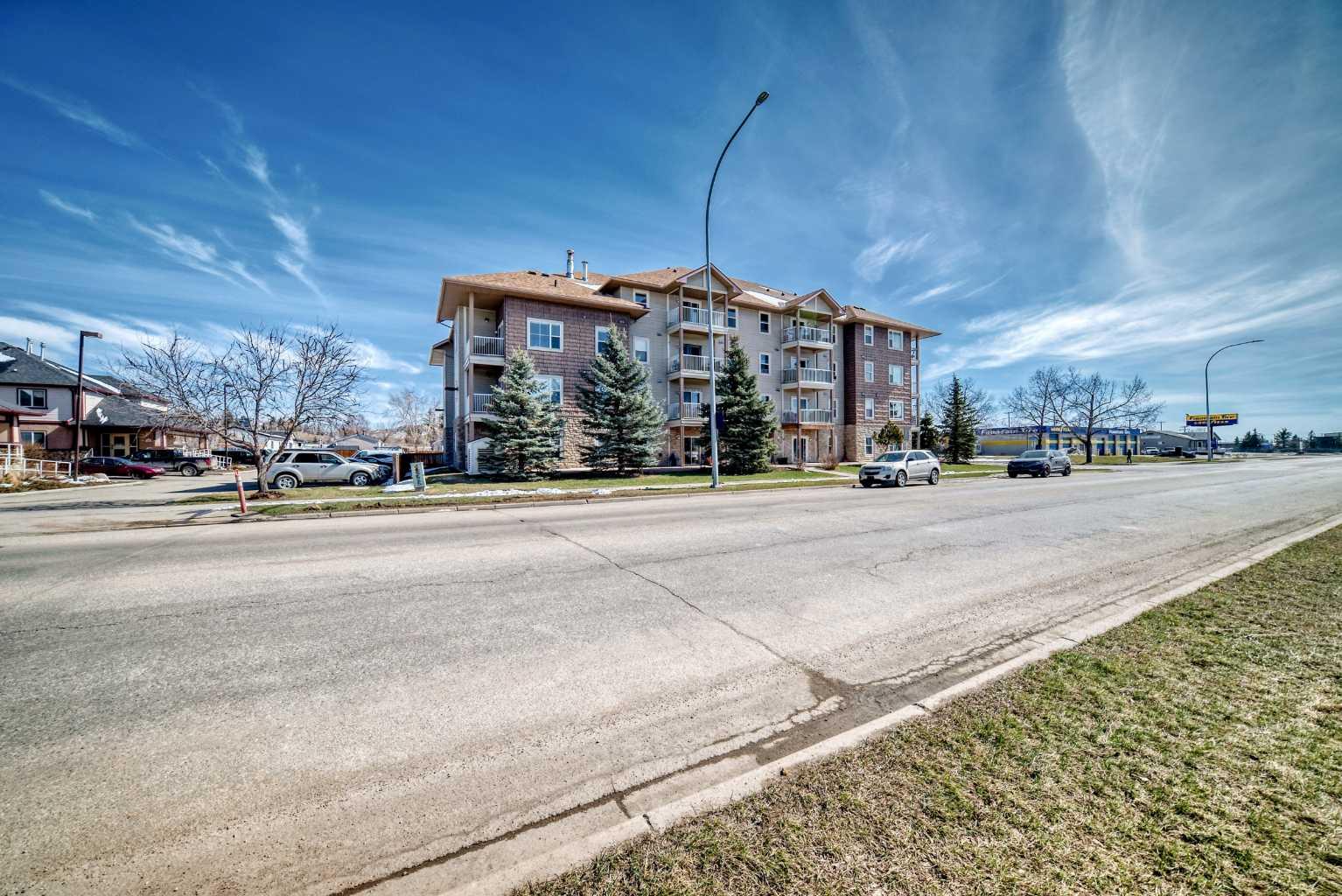 174 Railway Street N 106