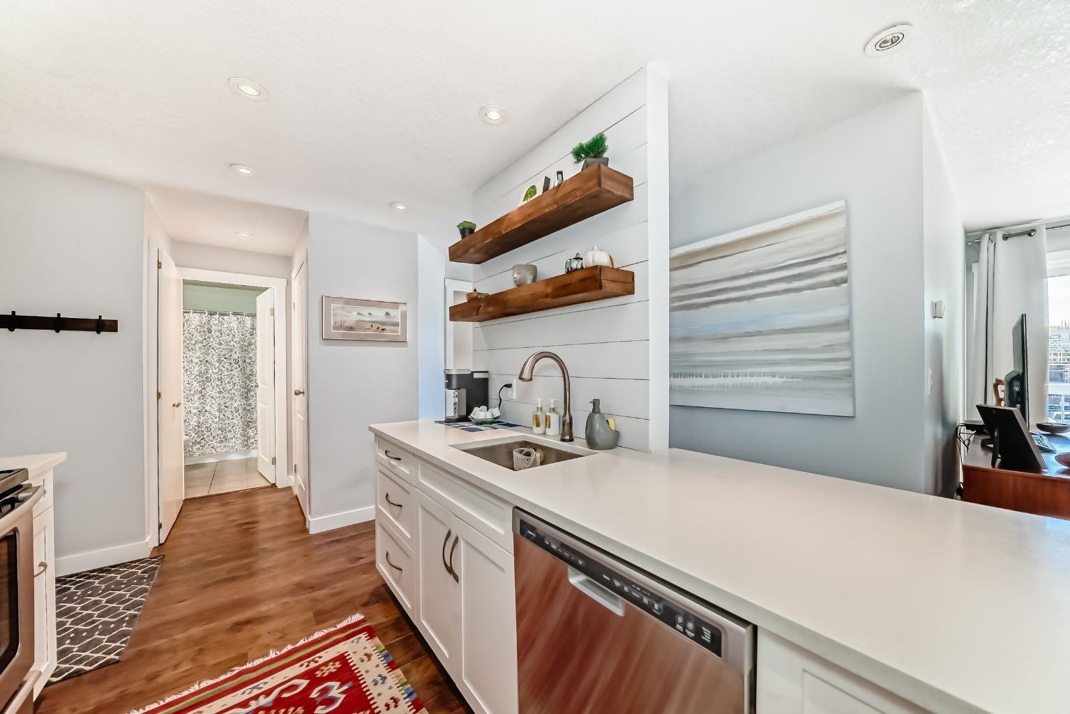 540 18 Avenue SW 202