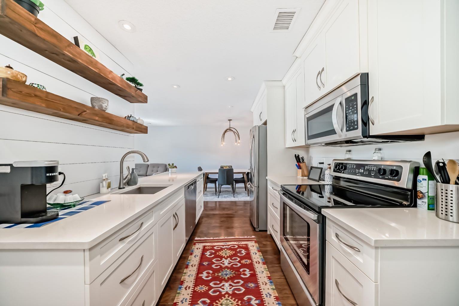 540 18 Avenue SW 202