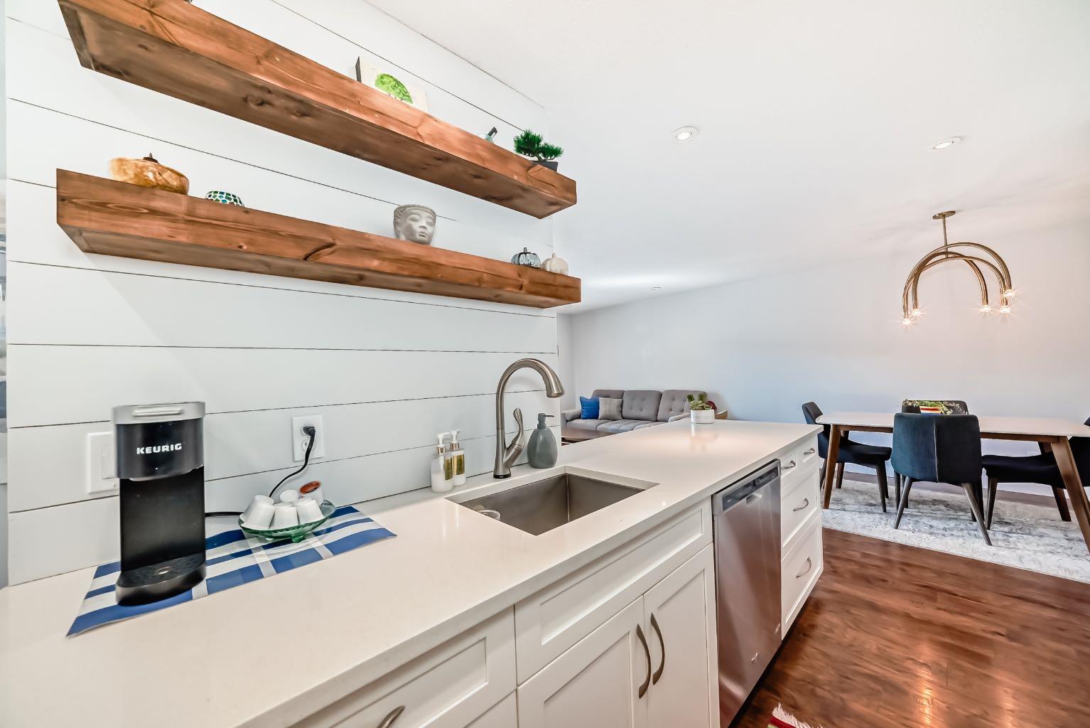 540 18 Avenue SW 202