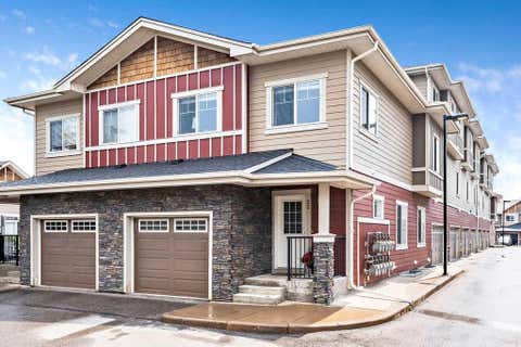 Photo of 22 West Coach Manor SW, Calgary, AB T3H 1R7 (MLS # A2332722)