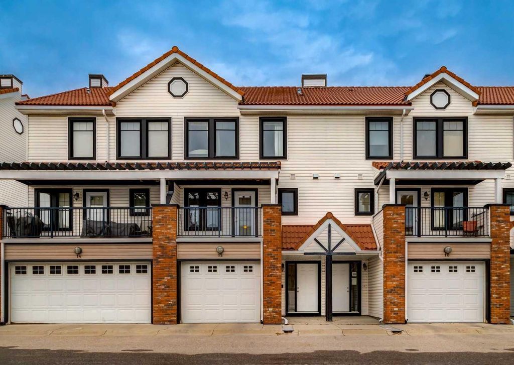 Photo of 12 Royal Oak Lane NW, Calgary, AB T3G 6B5 (MLS # A2272489)