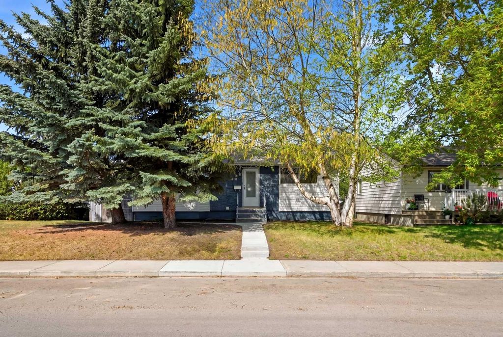 Photo of 4410 40A Avenue, Red Deer, AB T4N 2X4 (MLS # A2320818)