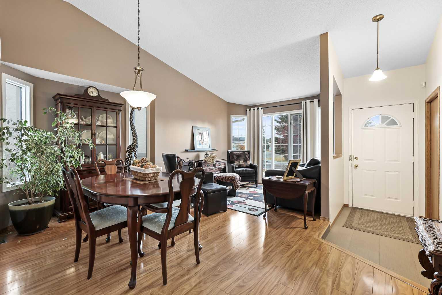 1208 Sunvista Way SE