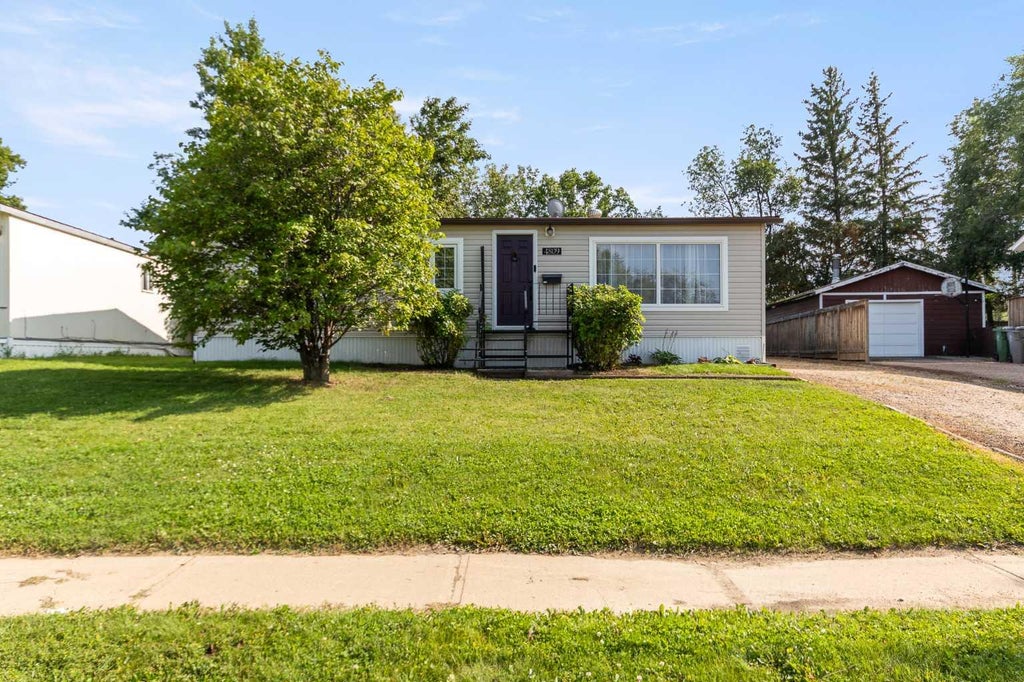 Photo of 4809 26 Street, Lloydminster, SK S9V 1J1 (MLS # A2338342)