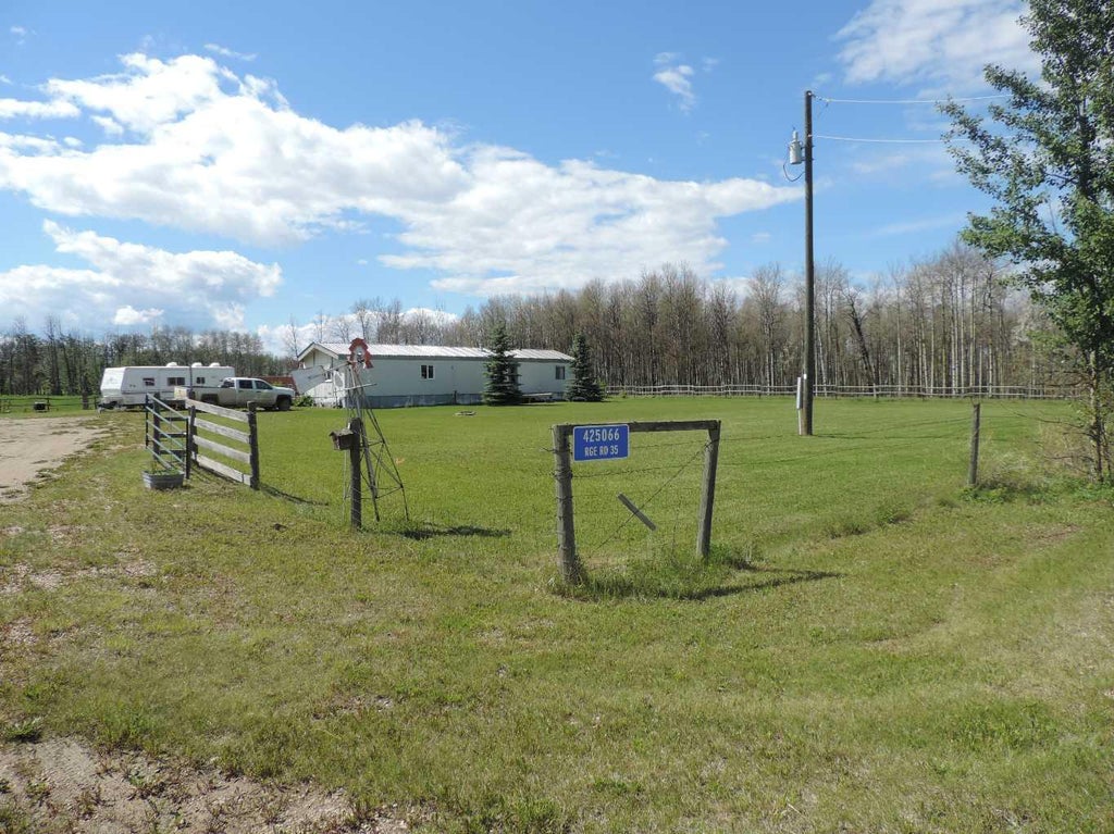 Photo of 425066 RR 35, Rimbey, AB T0C 2J0 (MLS # A2322921)
