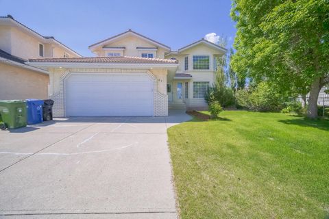 Photo of 47 Hampshire Grove NW, Calgary, AB T2W 5Y2 (MLS # A2264514) Photo of 47 Hampshire Grove NW, Calgary, AB T2W 5Y2 (MLS # A2264514)