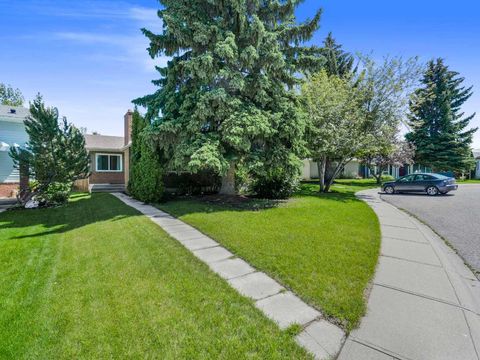Photo of 47 Sunhurst Court SE, Calgary, AB T2X 1Y3 (MLS # A2242245) Photo of 47 Sunhurst Court SE, Calgary, AB T2X 1Y3 (MLS # A2242245)