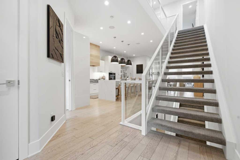 Photo of 4318 17 Street SW, Calgary, AB T2T 4P8 (MLS # A2315733)