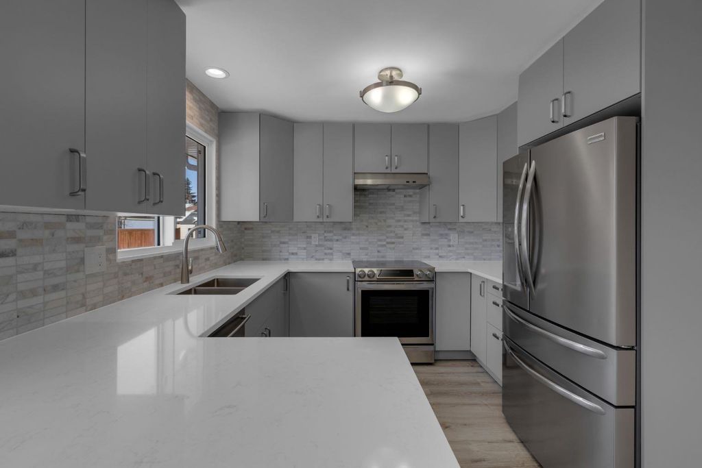 Photo of 27 Berwick Place NW, Calgary, AB T3K 1C6 (MLS # A2289362)