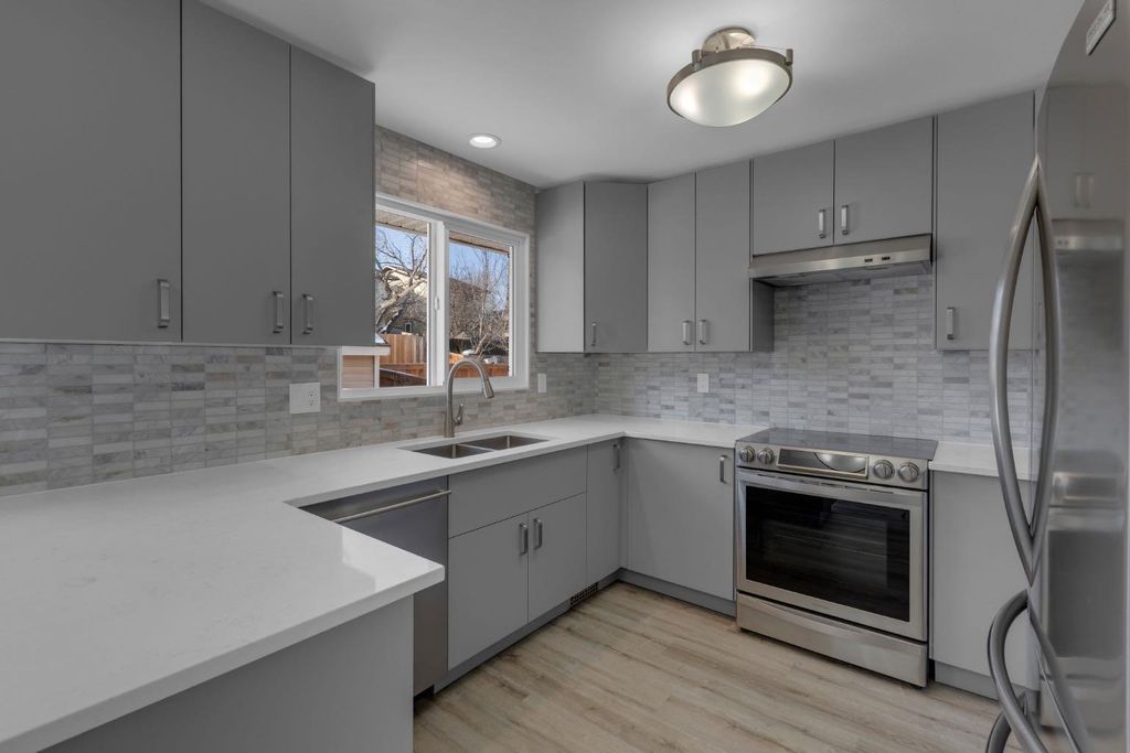 Photo of 27 Berwick Place NW, Calgary, AB T3K 1C6 (MLS # A2289362)