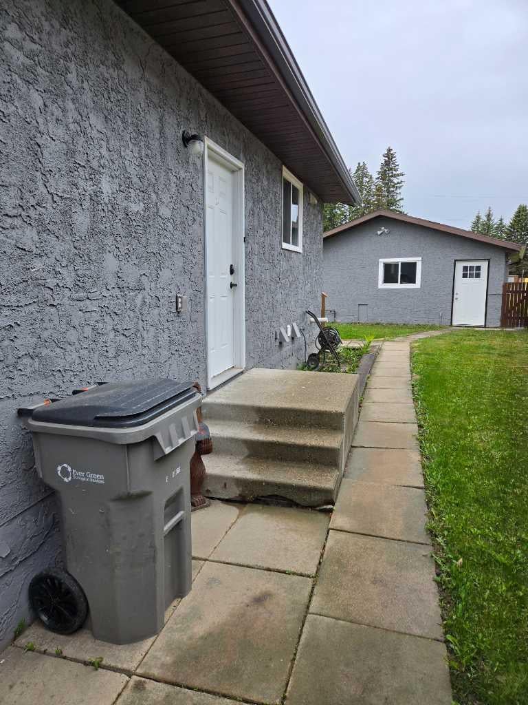 Photo of 94 Harolds Hollow, Whitecourt, AB T7S 1C4 (MLS # A2316105)