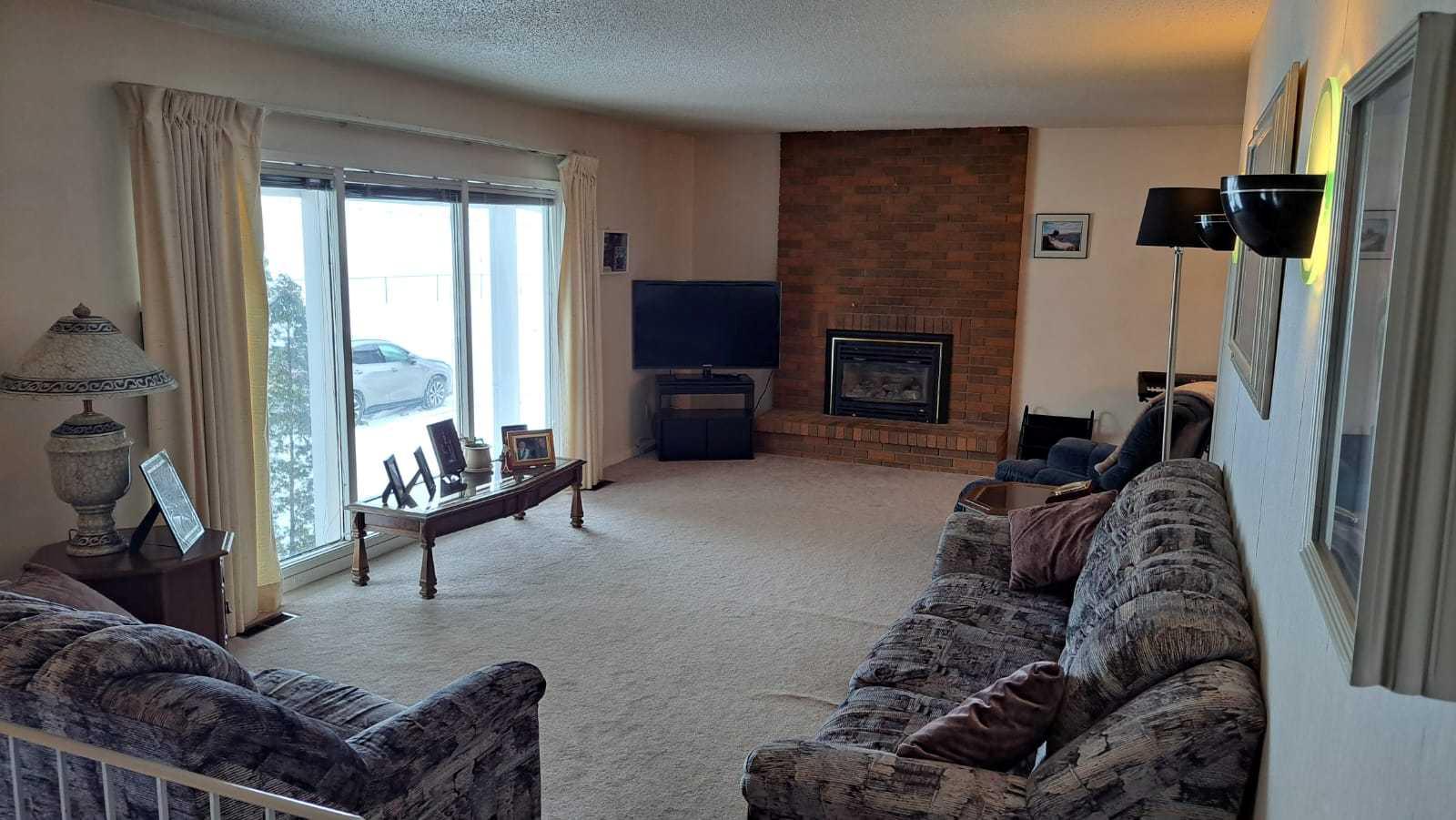 1356 Southdale Crescent SW