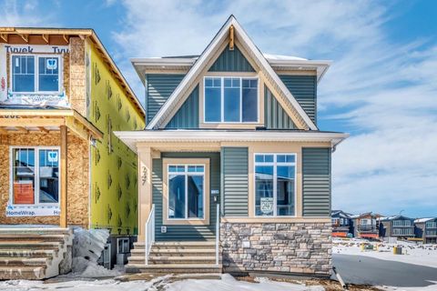 247 Annette Villas NW Calgary AB T3R 2K5