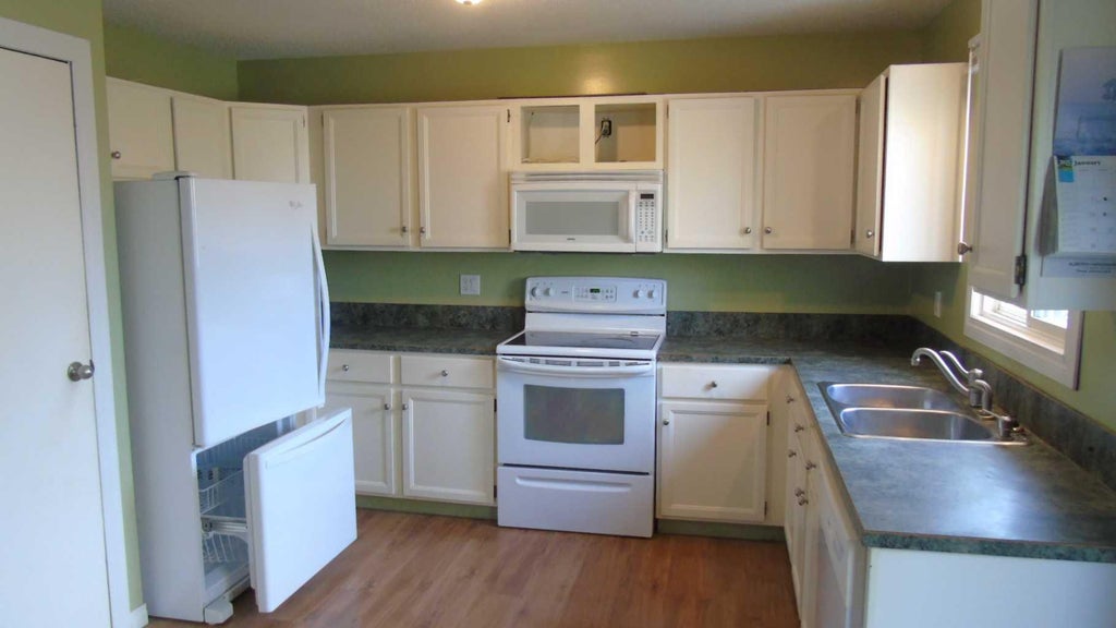 Photo of 613 10 Street, Fort Macleod, AB T0L 0Z0 (MLS # A2355405)