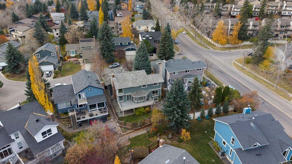 Photo of 59 Stranraer Place SW, Calgary, AB T3H 1H5 (MLS # A2354513)