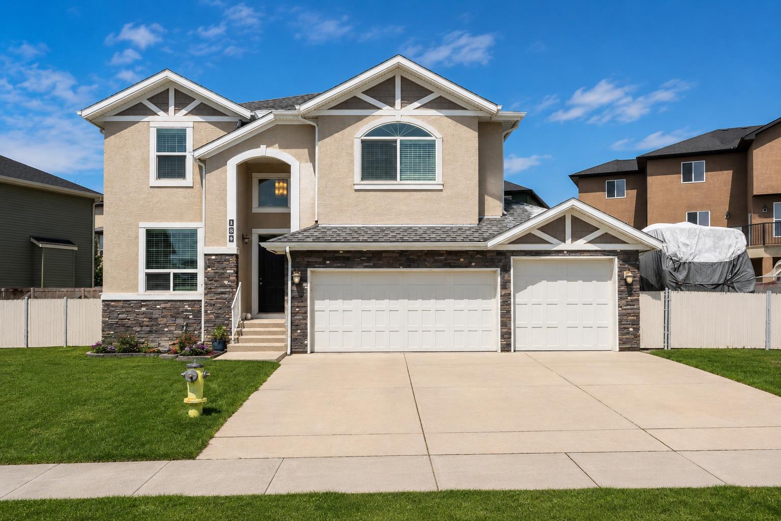 184 Magenta Crescent