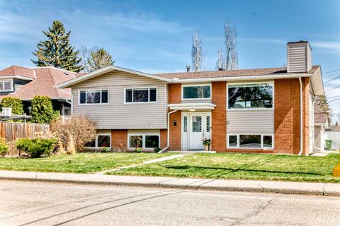 Photo of 2212 4 Street NE, Calgary, AB T3E 4T9 (MLS # A2308261)