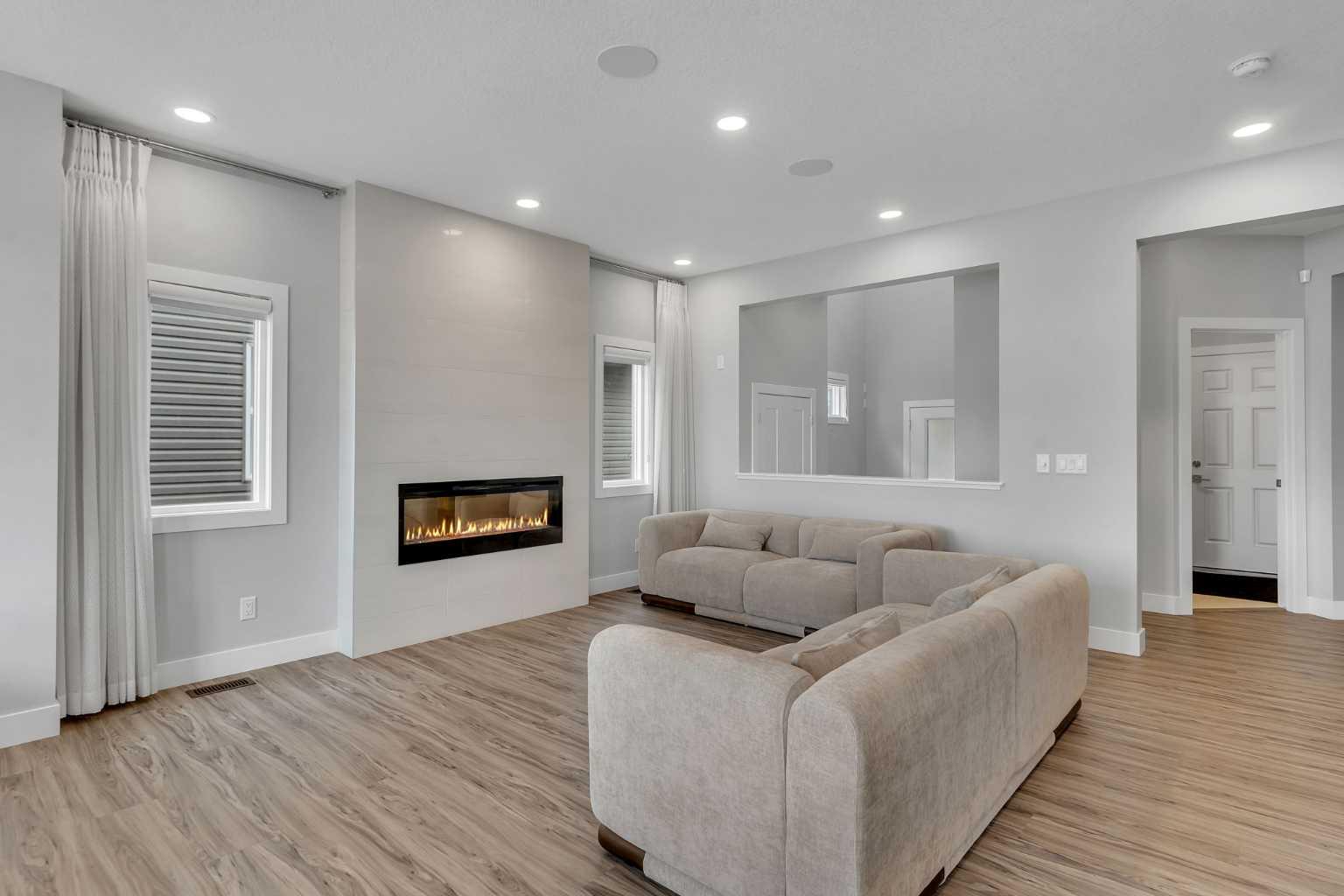 81 Carringvue Manor NW