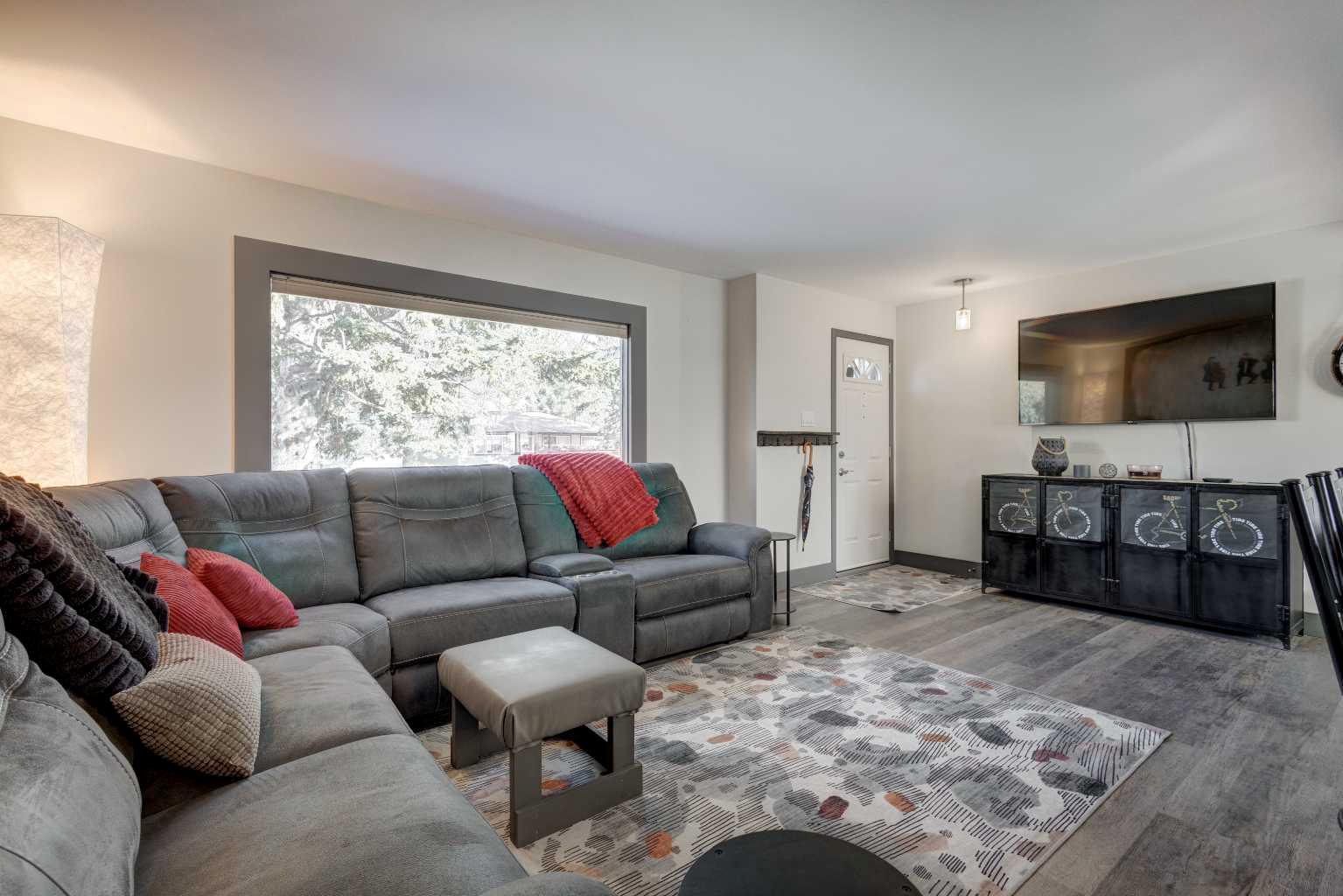 120 Glacier Drive SW