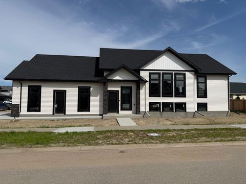 Photo of 7115 37 Street, Lloydminster, AB T9V 3R1 (MLS # A2305311)