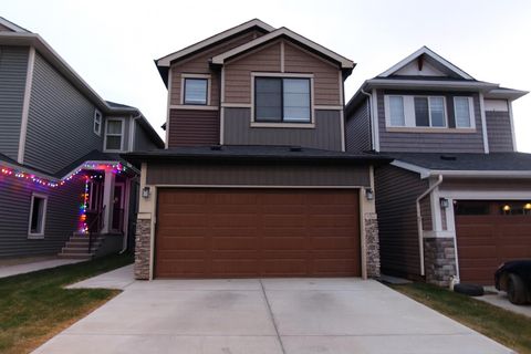 316 Homestead Grove NE Calgary AB T3J 5R6