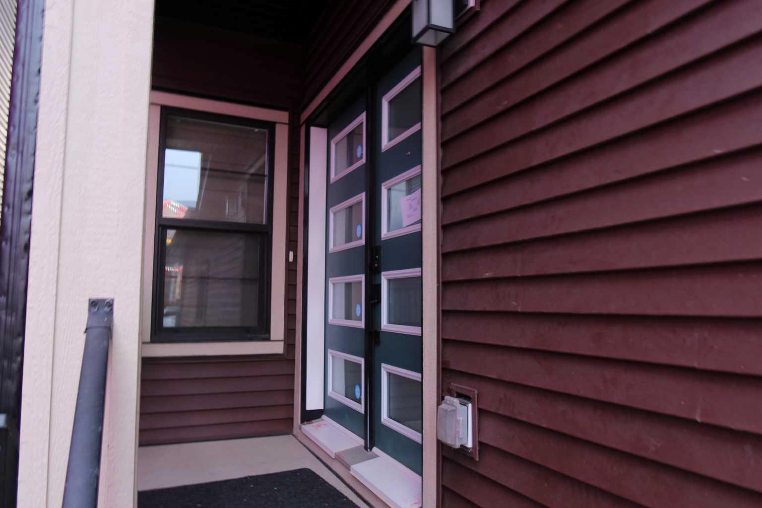 316 Homestead Grove NE