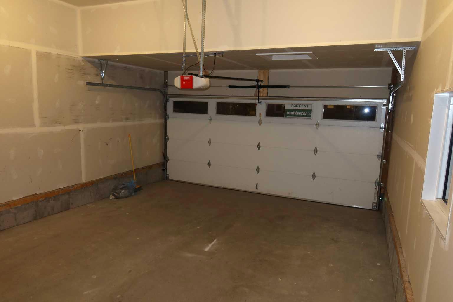 316 Homestead Grove NE