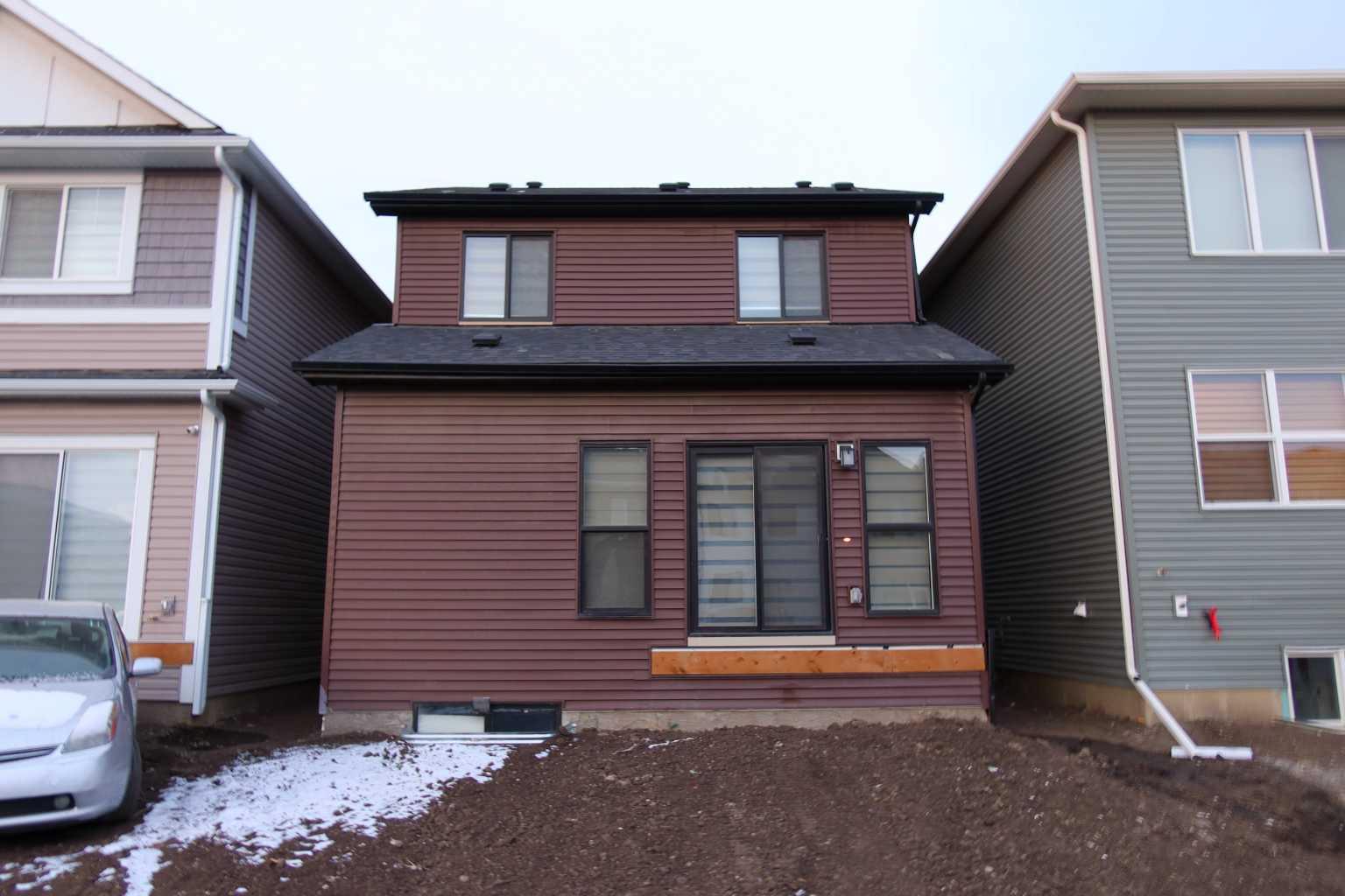 316 Homestead Grove NE